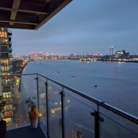 Snuggle Inn - Riverside Apartments - Views Over Looking London River Thames, Close To O2 Arena, London Excel, London City Airport, Thames Clipper- River Boat Service, Woolwich Ferry, Onsite Parking, Twin Room Option Available Exterior foto
